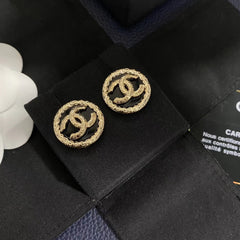 Vintage black gold round stud earrings