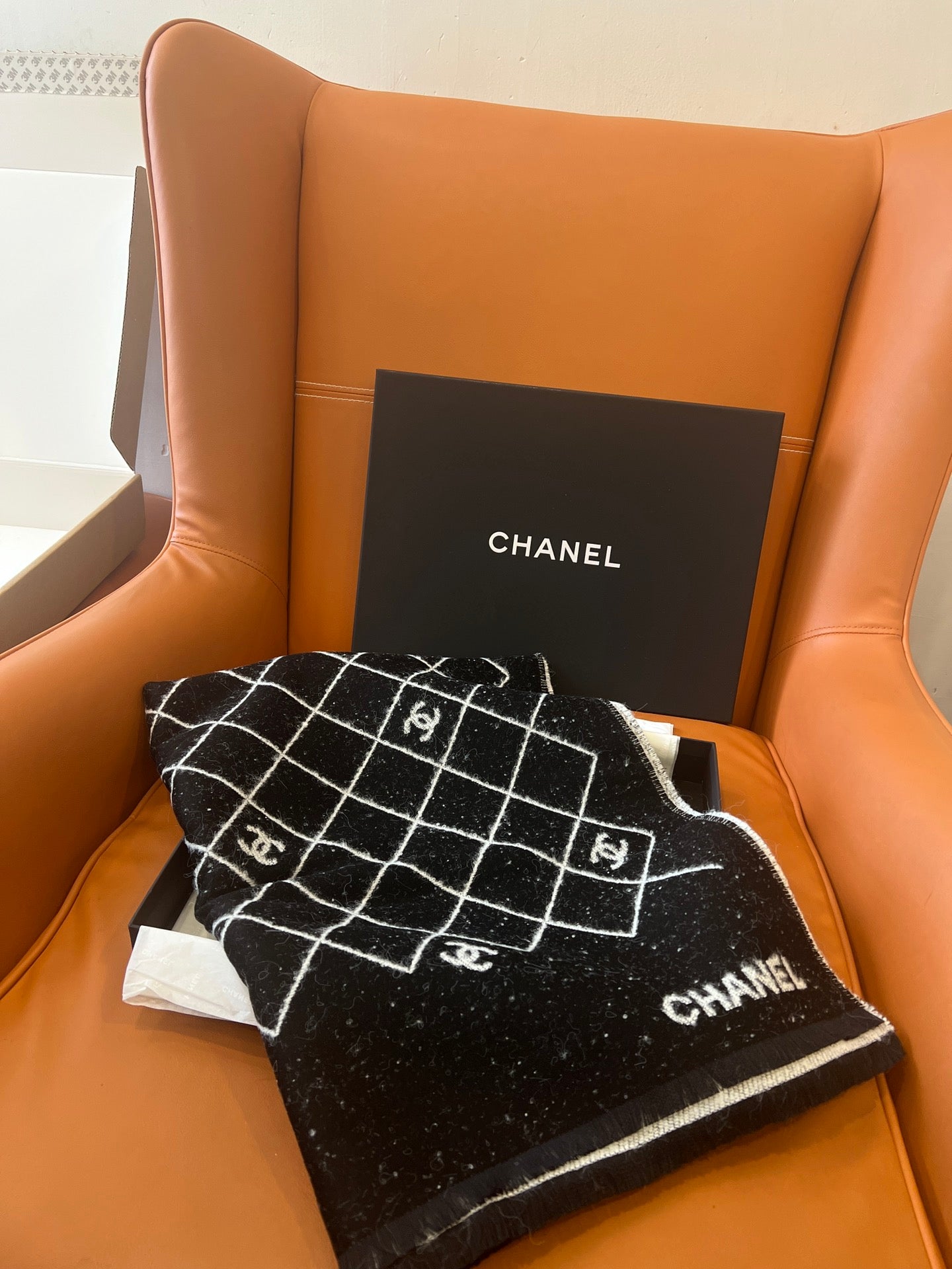 Classic diamond pattern jacquard scarf