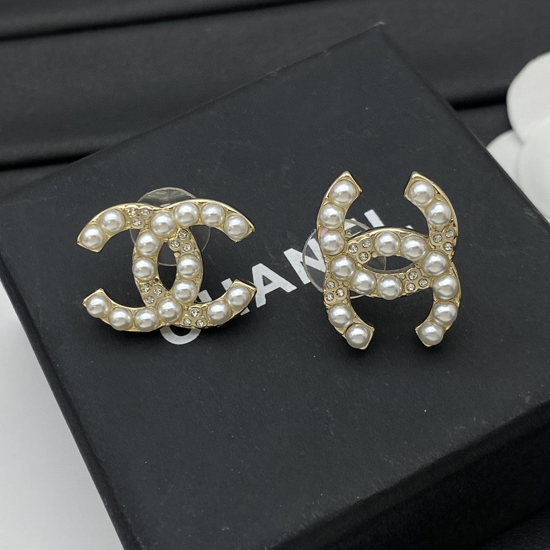 Elegant pearl stud earrings