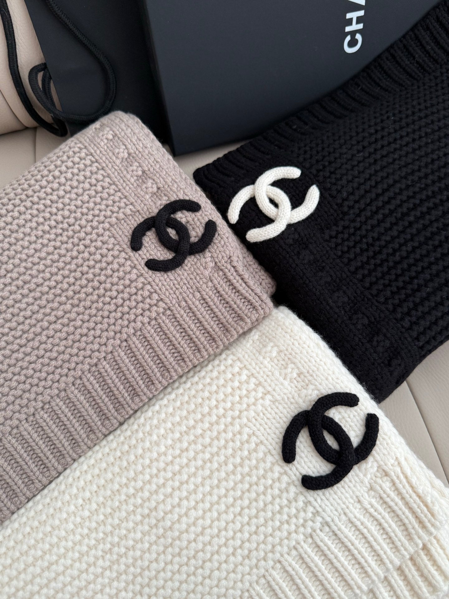 Simple stylish knitted cashmere scarf