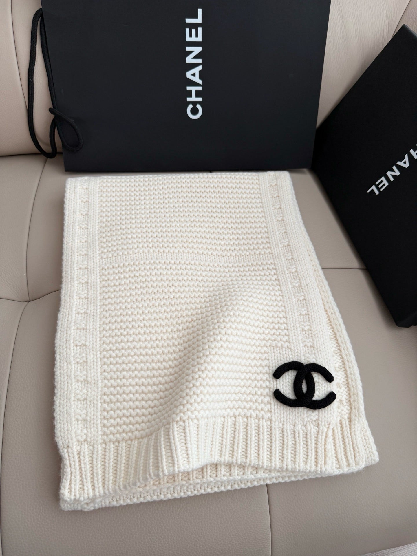 Simple stylish knitted cashmere scarf