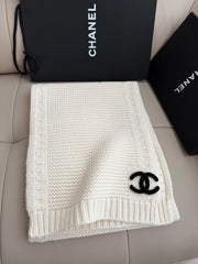 Simple stylish knitted cashmere scarf