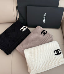 Simple stylish knitted cashmere scarf