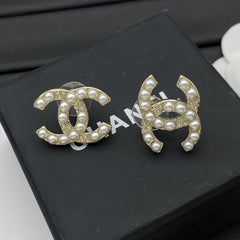 Elegant pearl stud earrings