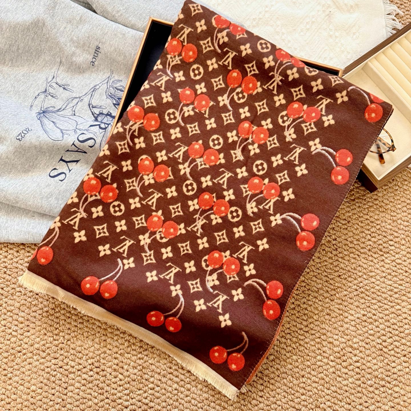 Soft cashmere cherry scarf