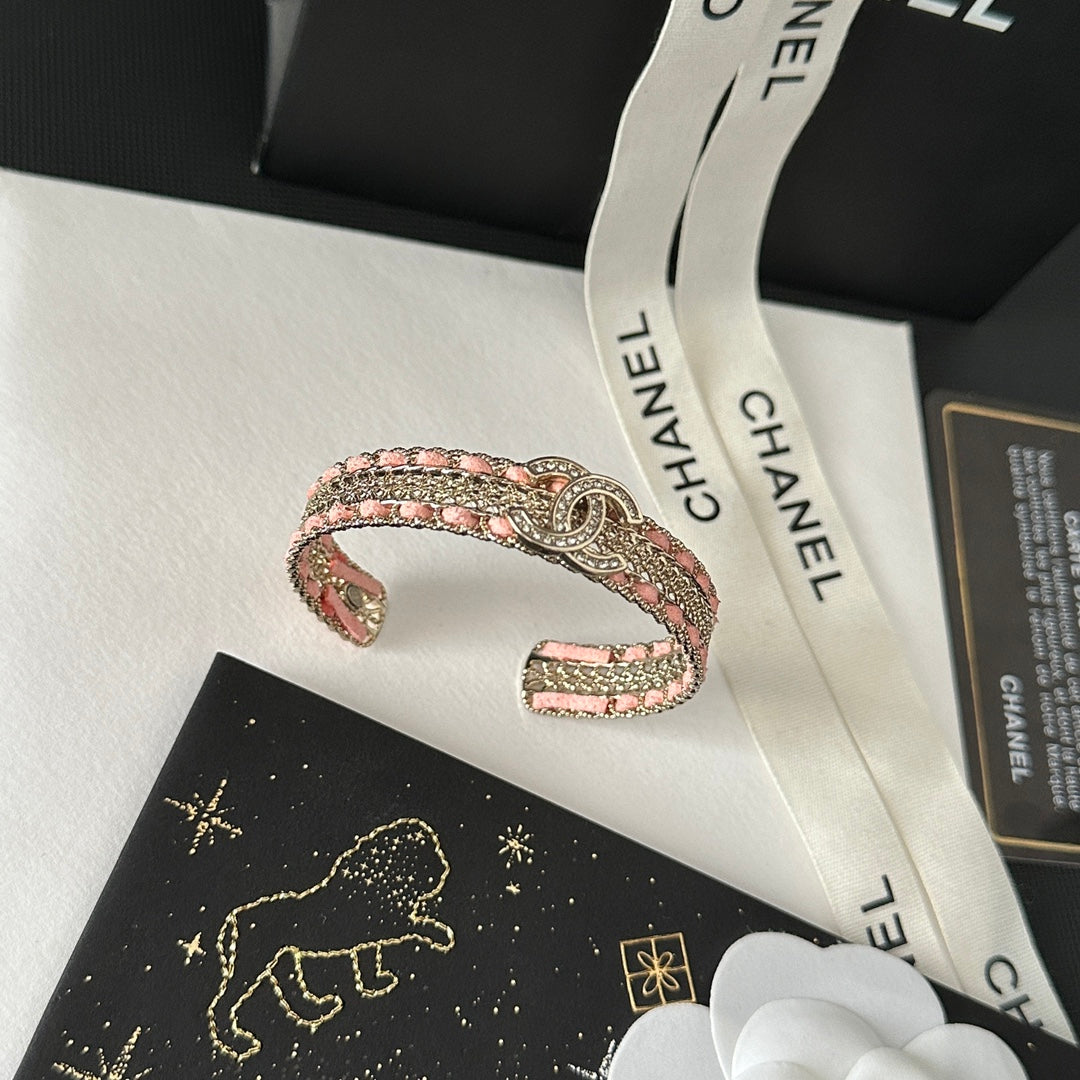 Fashionable metal patchwork bracelet