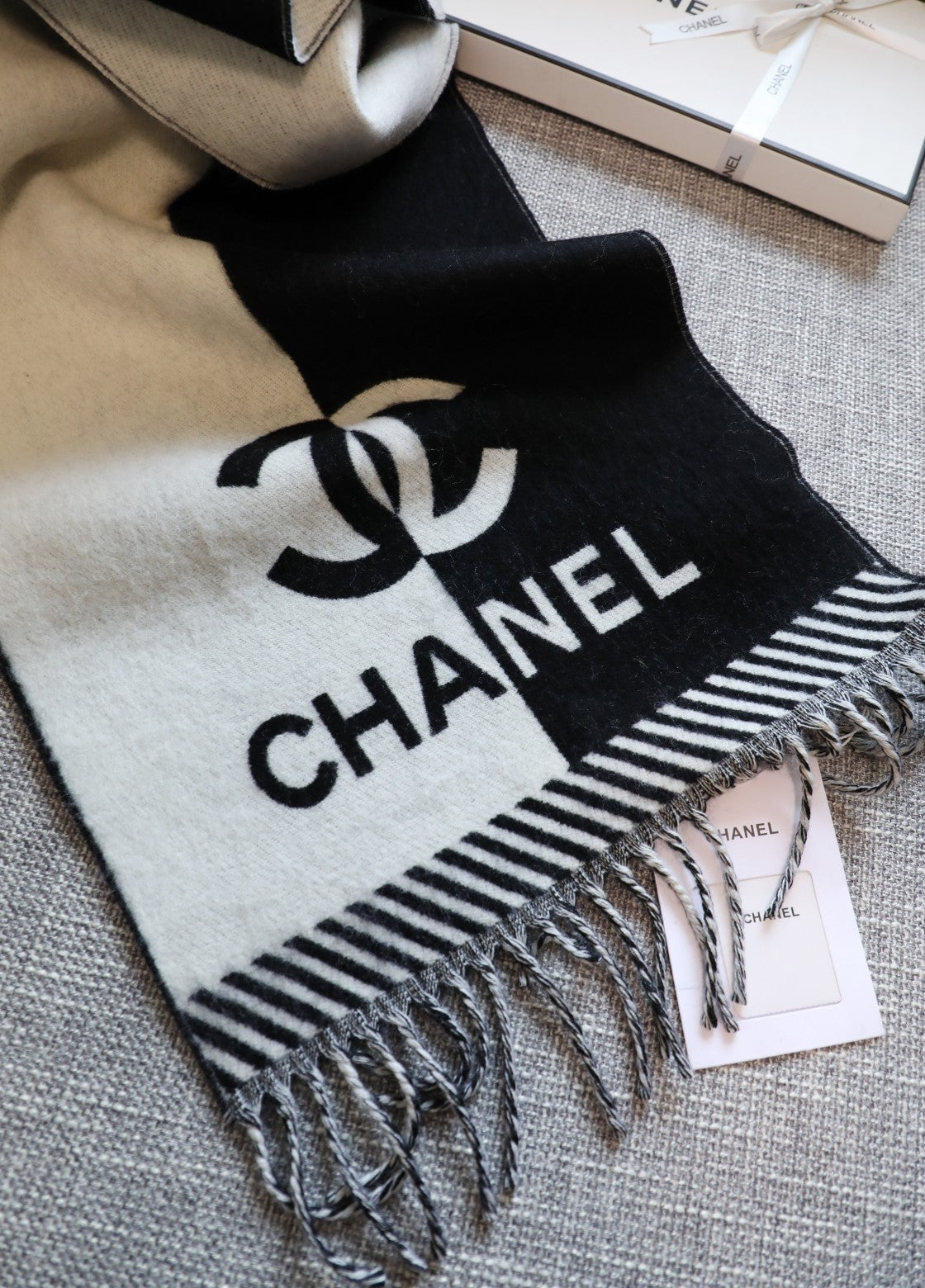 Classic colorblock scarf