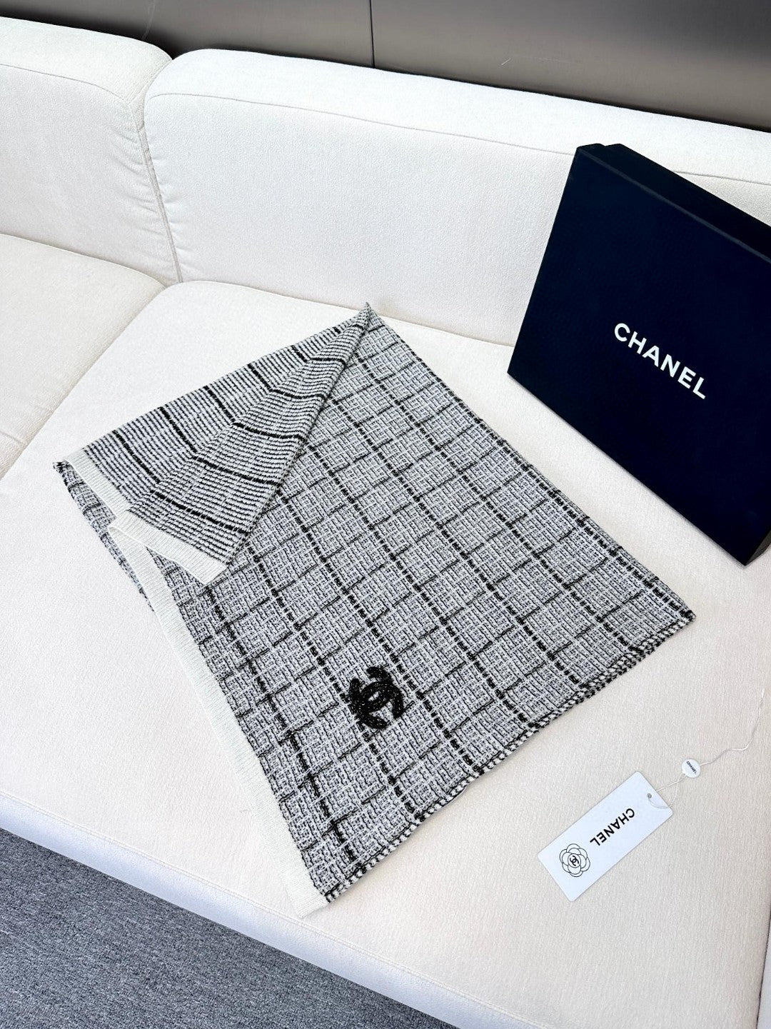 Fashion shiny plaid striped scarf