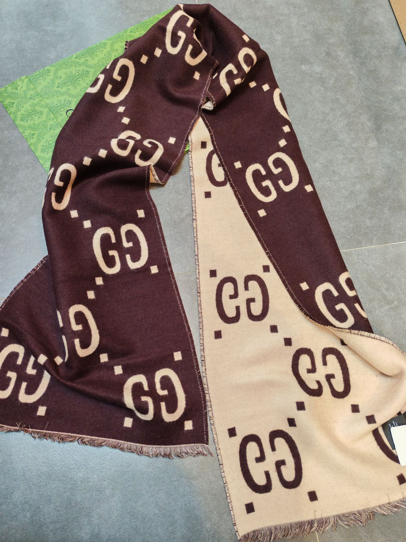 Vintage classic print scarf