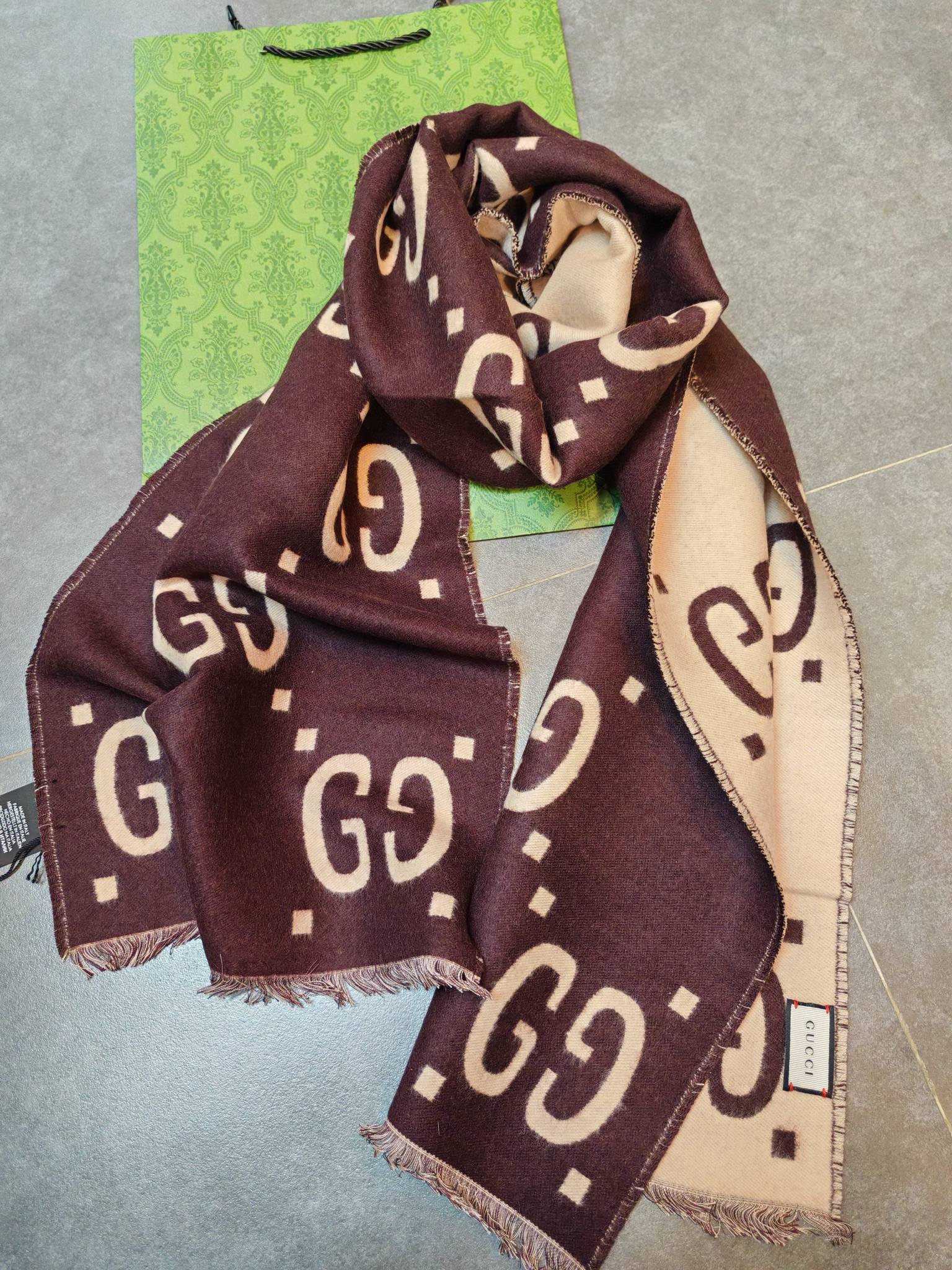 Vintage classic print scarf