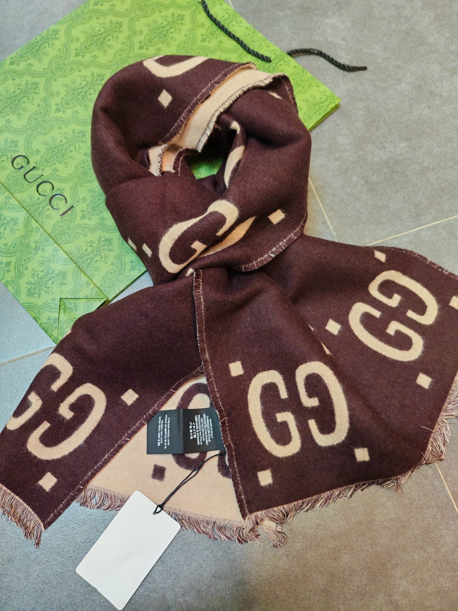 Vintage classic print scarf