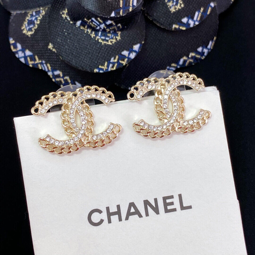Fashionable rhinestone hollow stud earrings