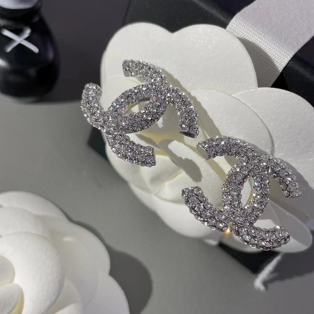 Full rhinestone stud earrings