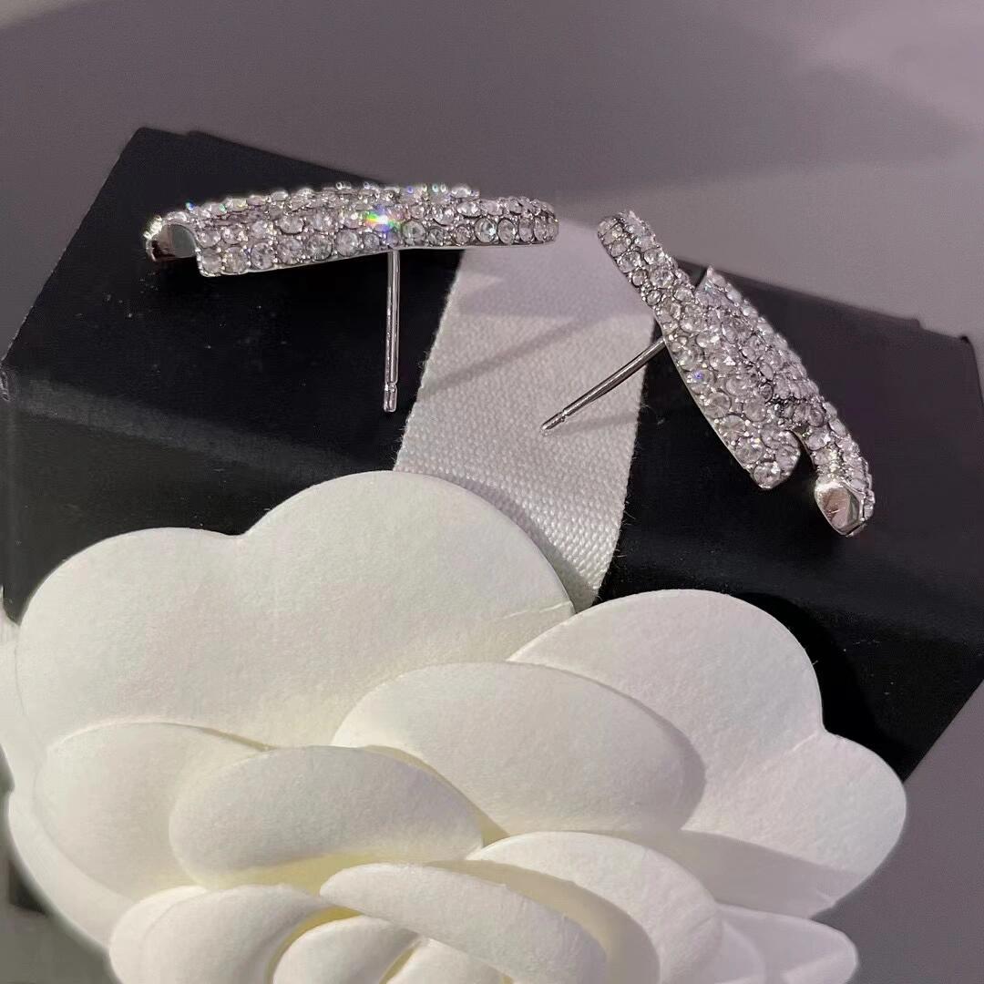 Full rhinestone stud earrings