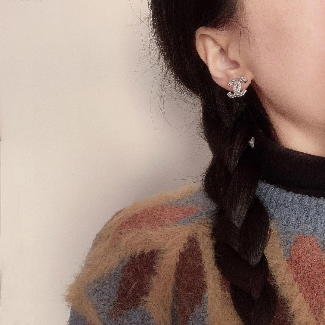 Full rhinestone stud earrings