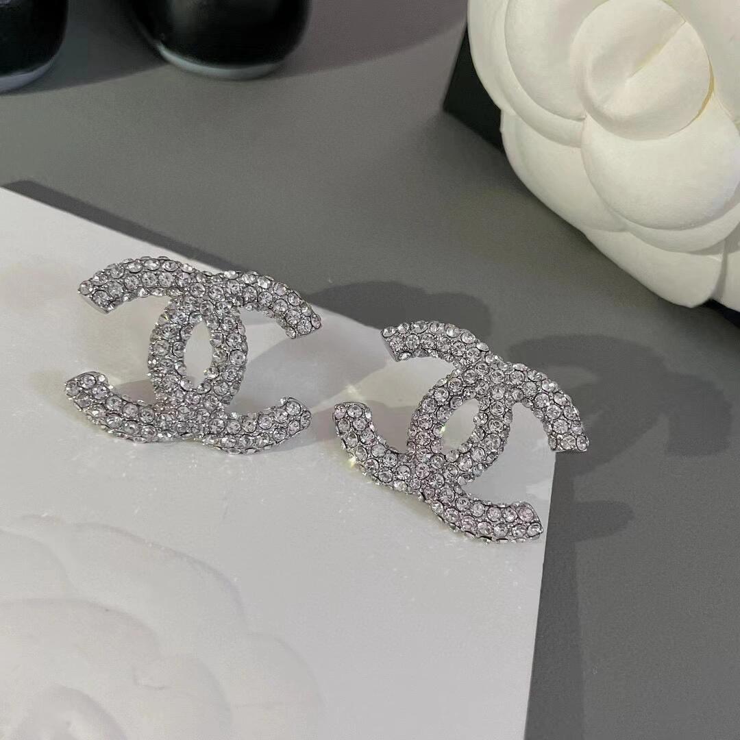 Full rhinestone stud earrings