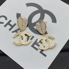 Fashionable heart earrings