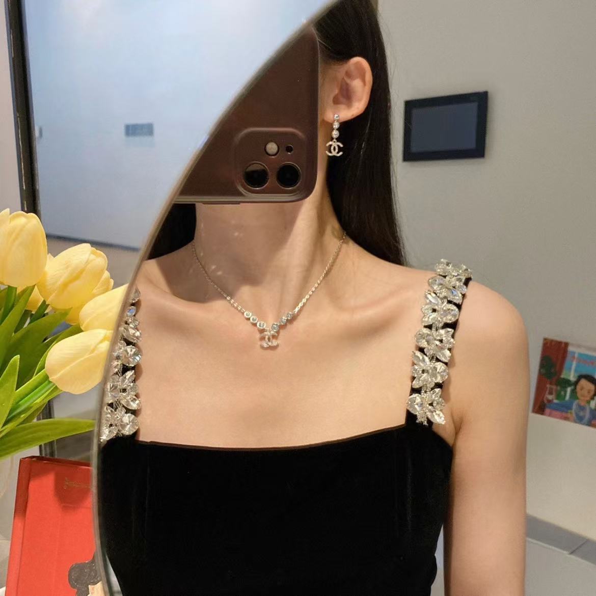 Fashionable Diamond Pendant Earrings