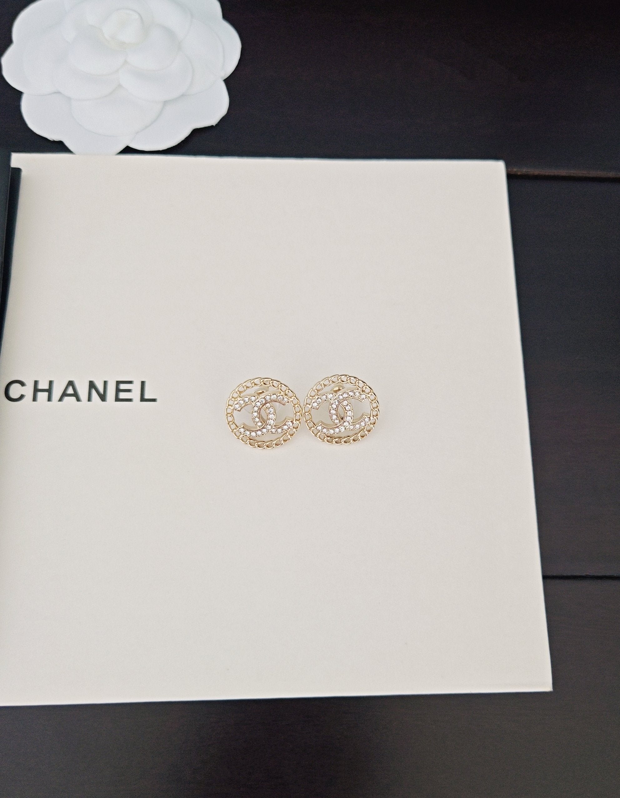 Hollow Diamond Round Earrings