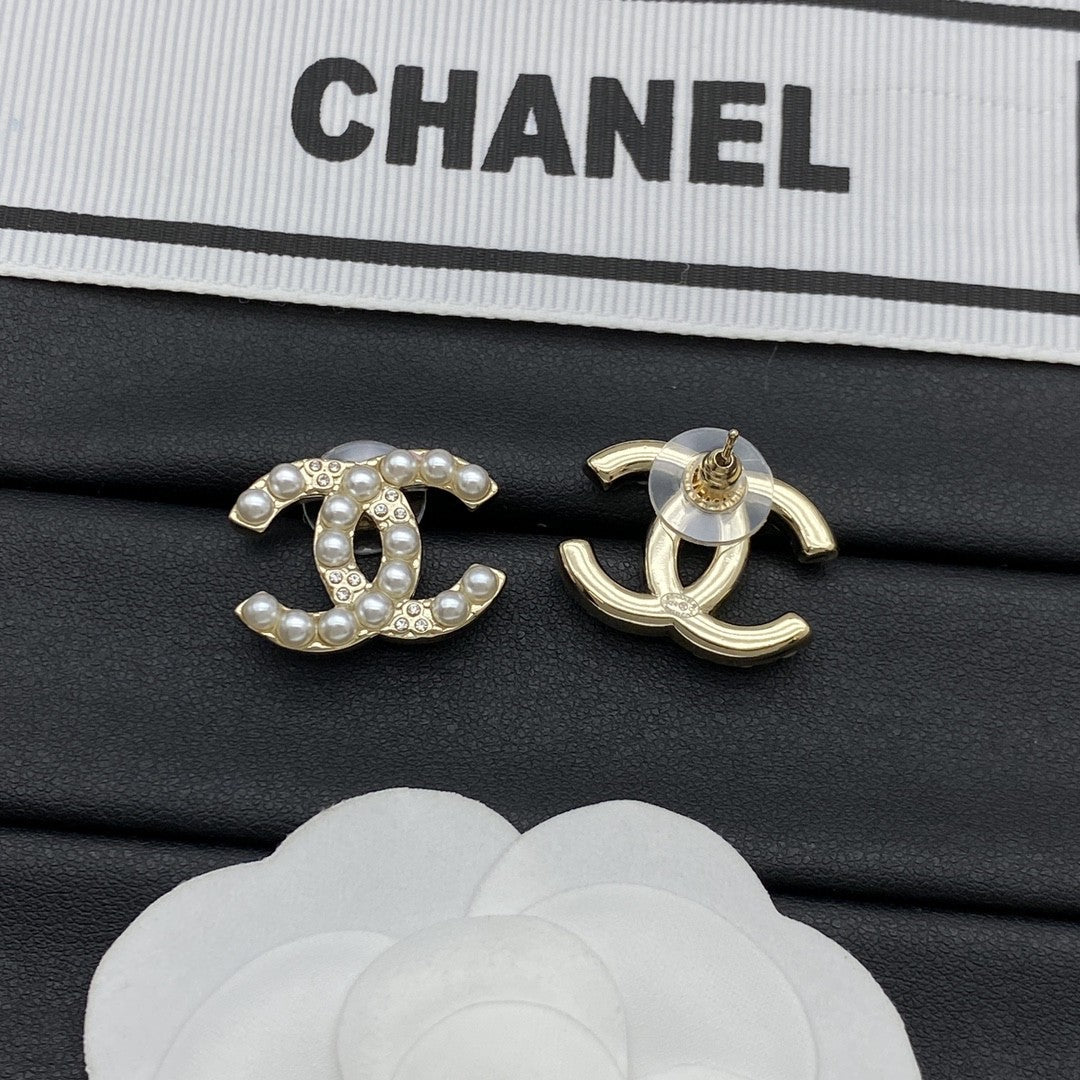 Elegant pearl stud earrings