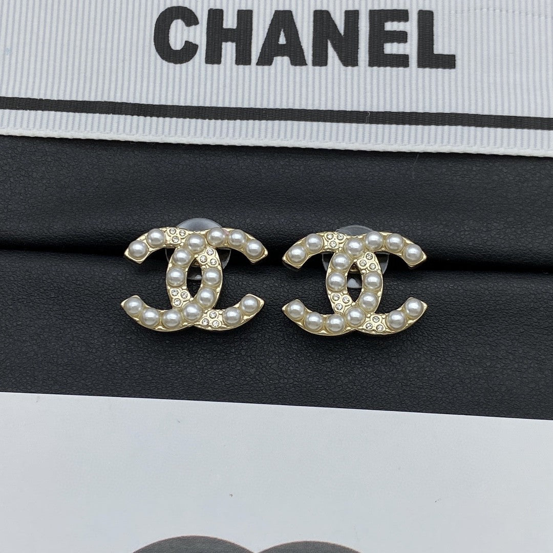 Elegant pearl stud earrings