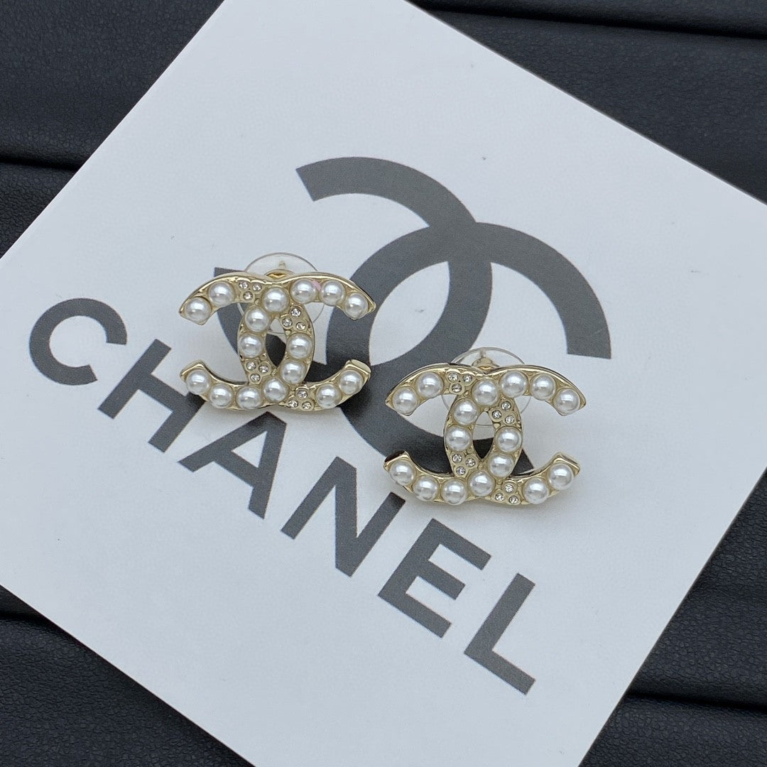 Elegant pearl stud earrings