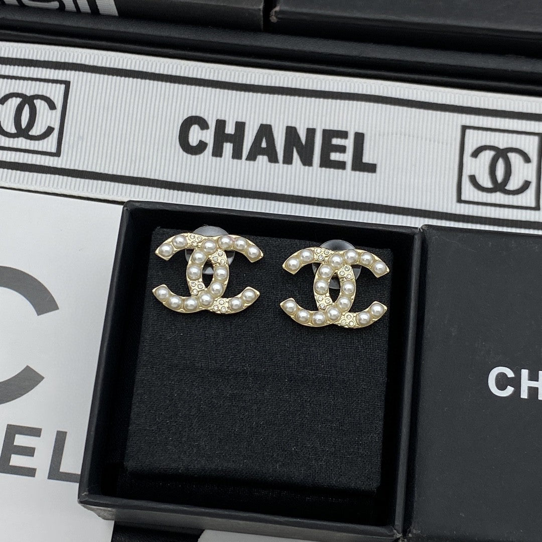 Elegant pearl stud earrings