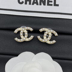 Elegant pearl stud earrings