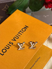 Fashionable white enamel stud earrings