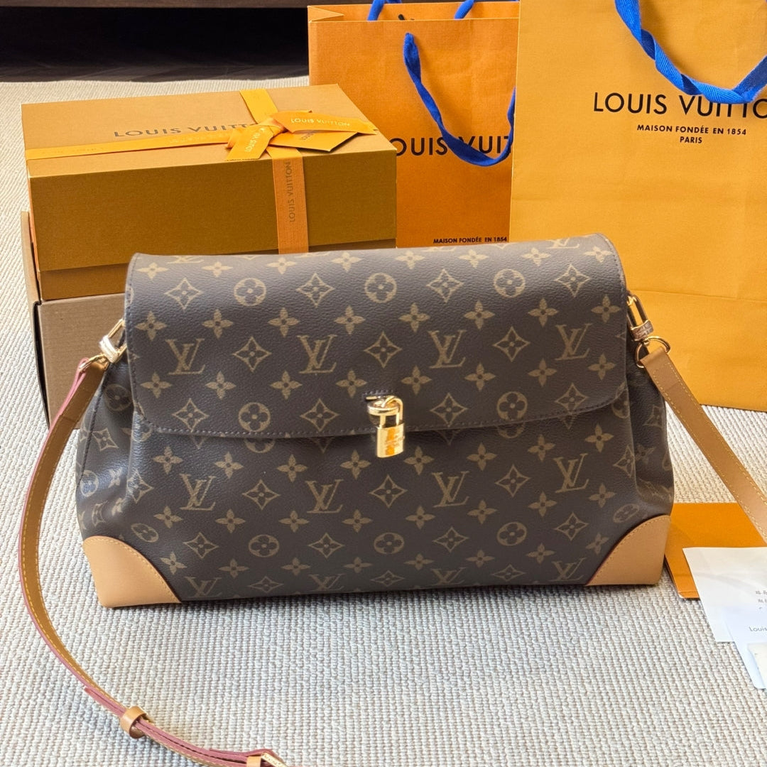 Fashion leather gold buckle shoulder bag