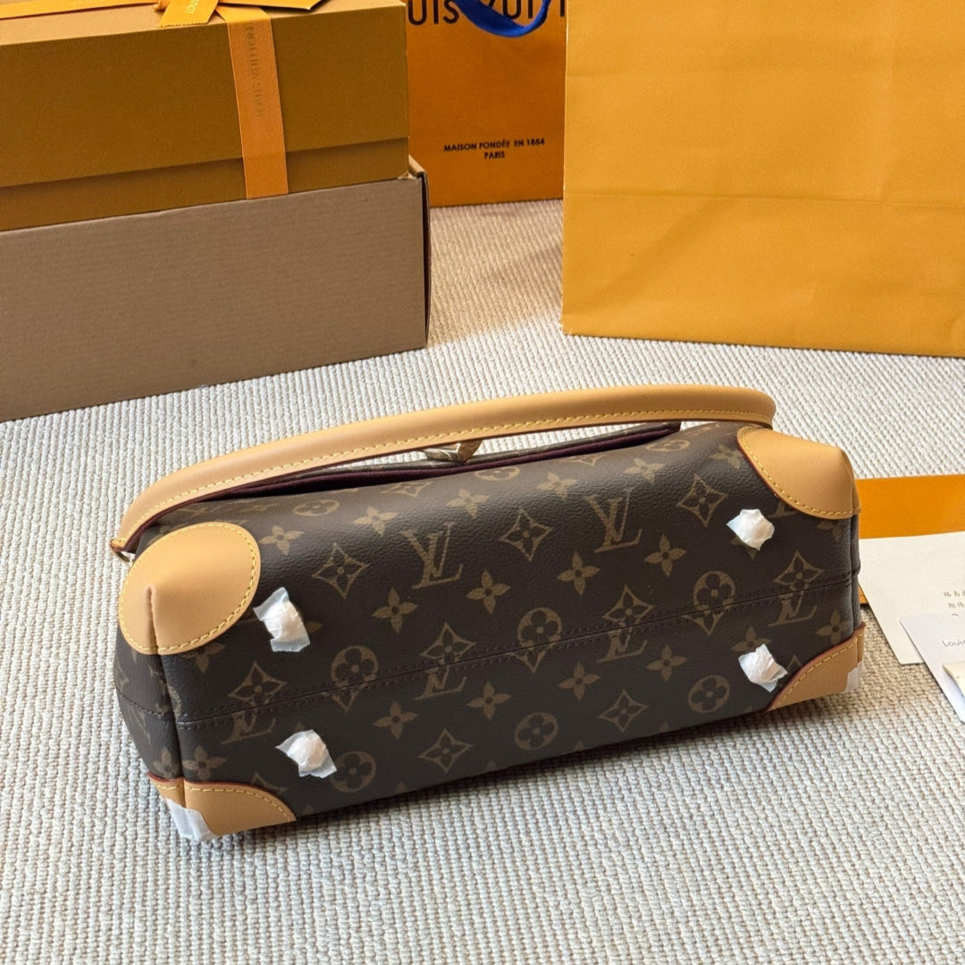 Fashion leather gold buckle shoulder bag