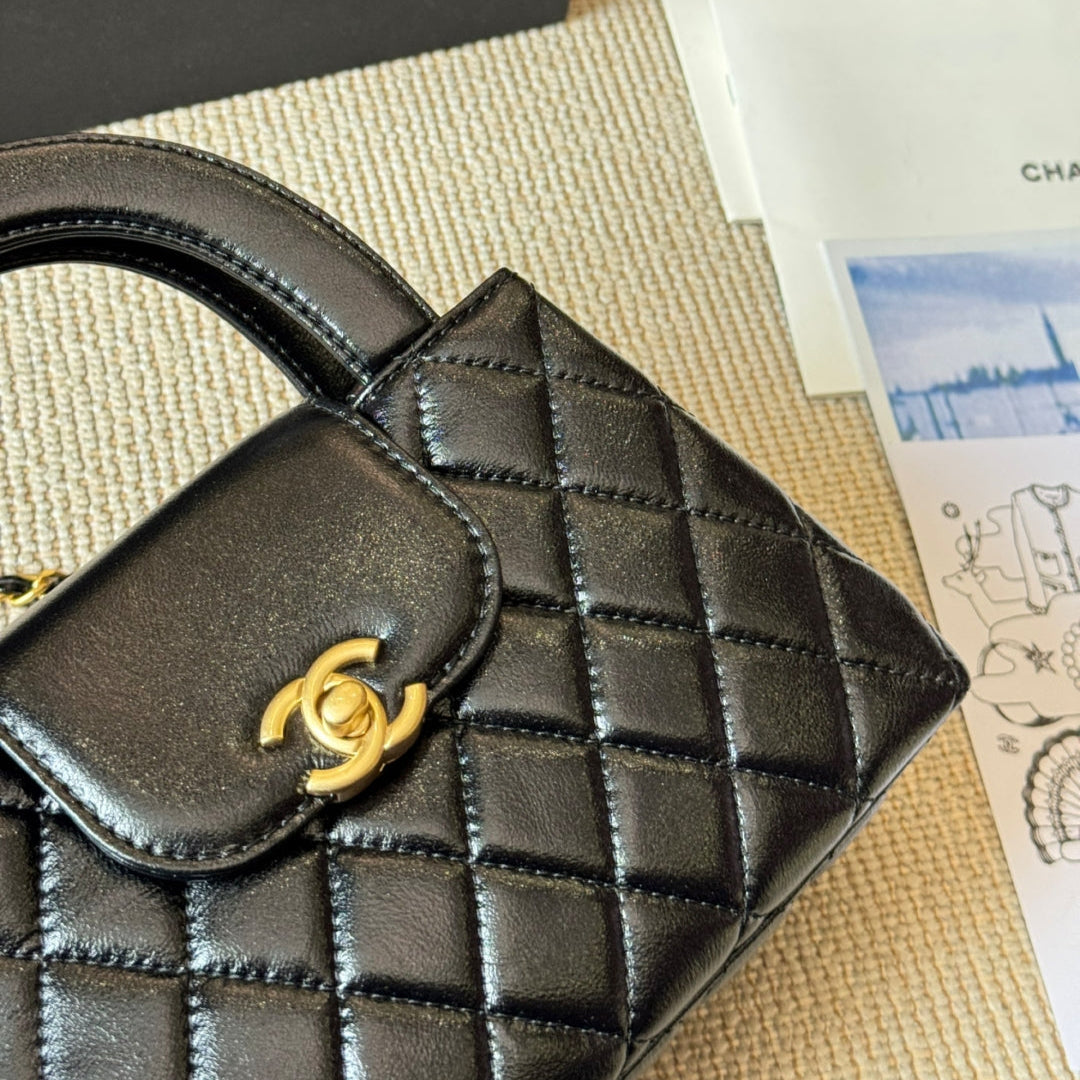 Small chain bag
