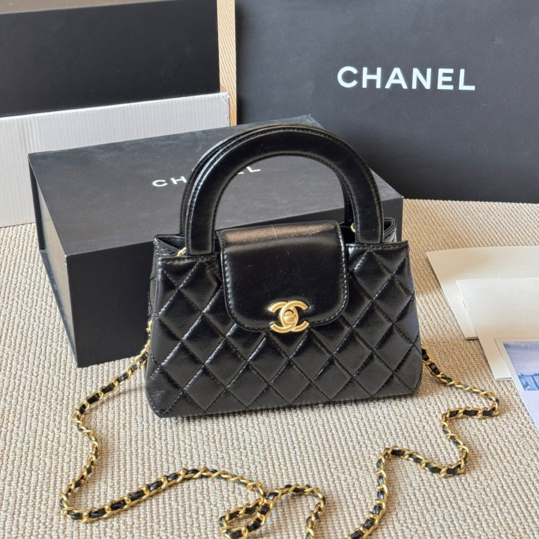 Small chain bag