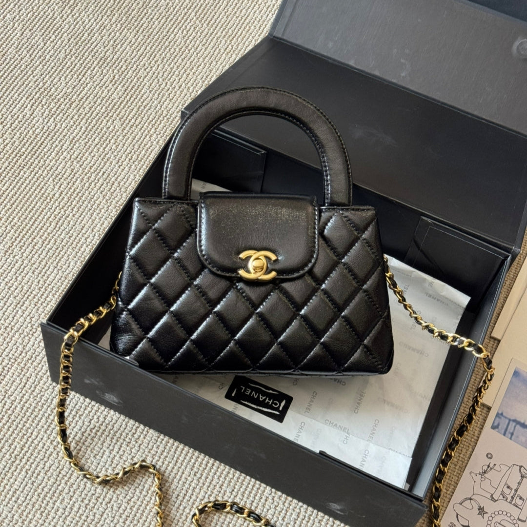 Small chain bag