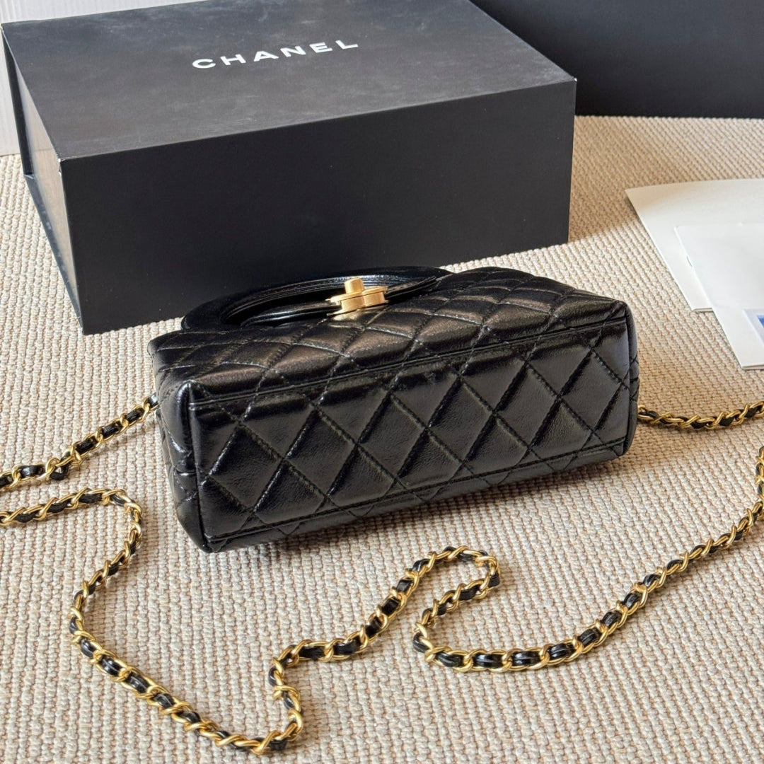 Small chain bag