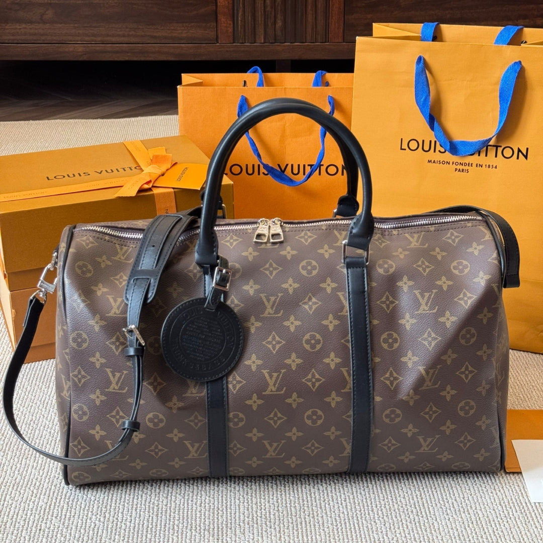 Classic leather travel bag