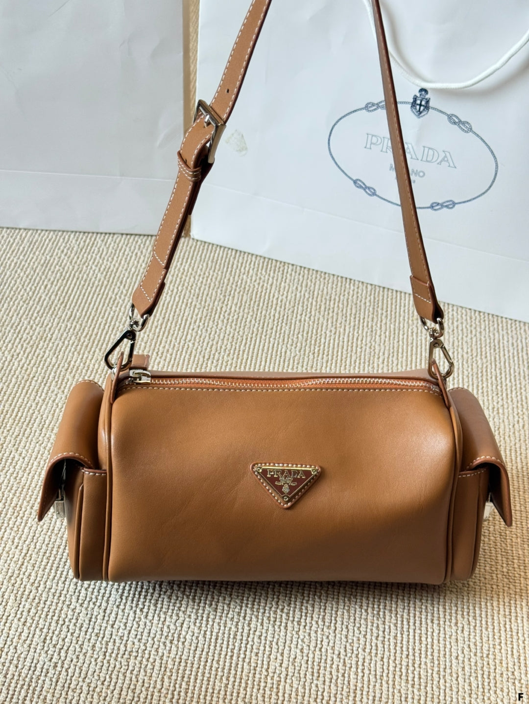 Nylon pocket cylinder bag