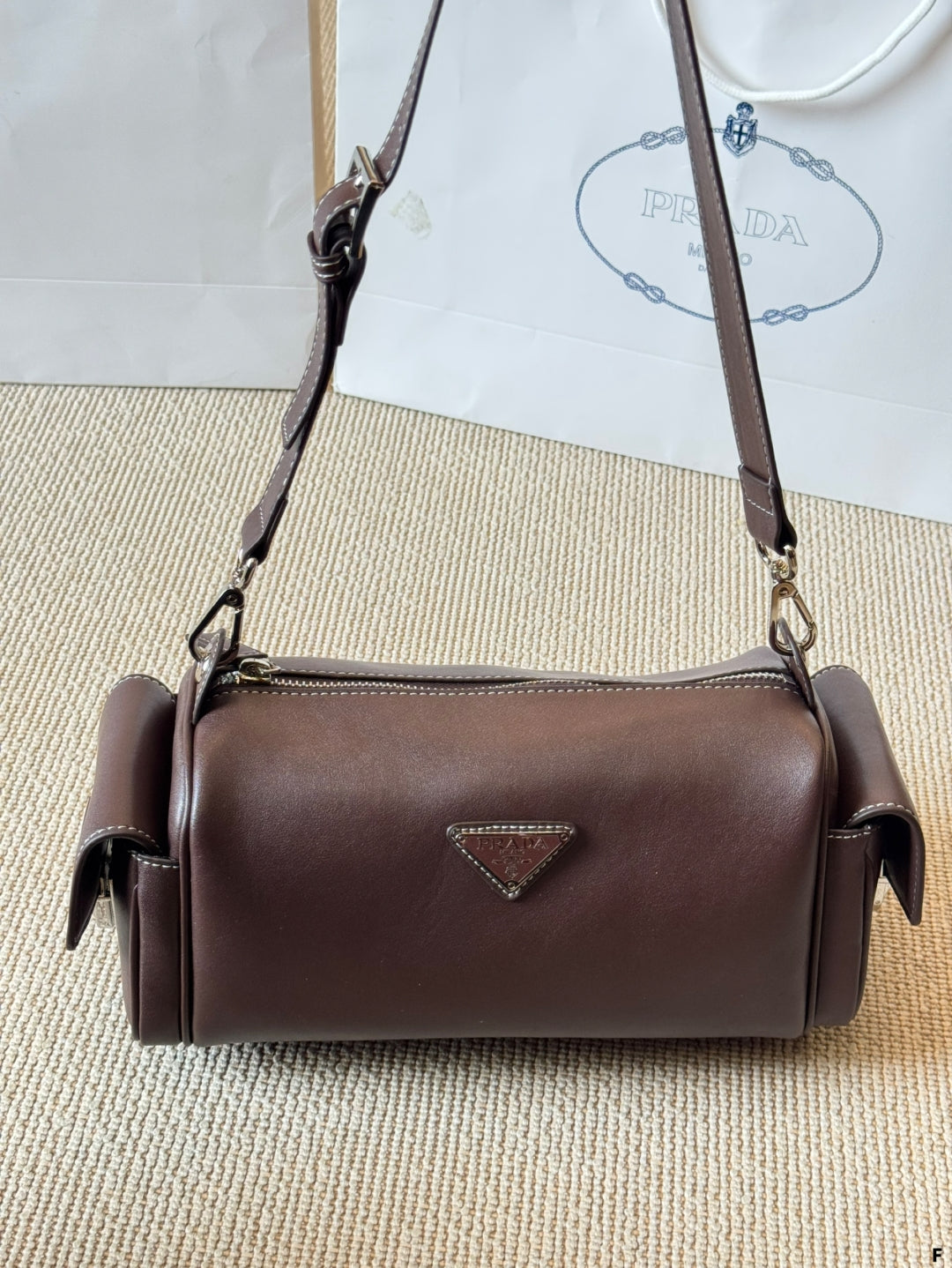 Nylon pocket cylinder bag