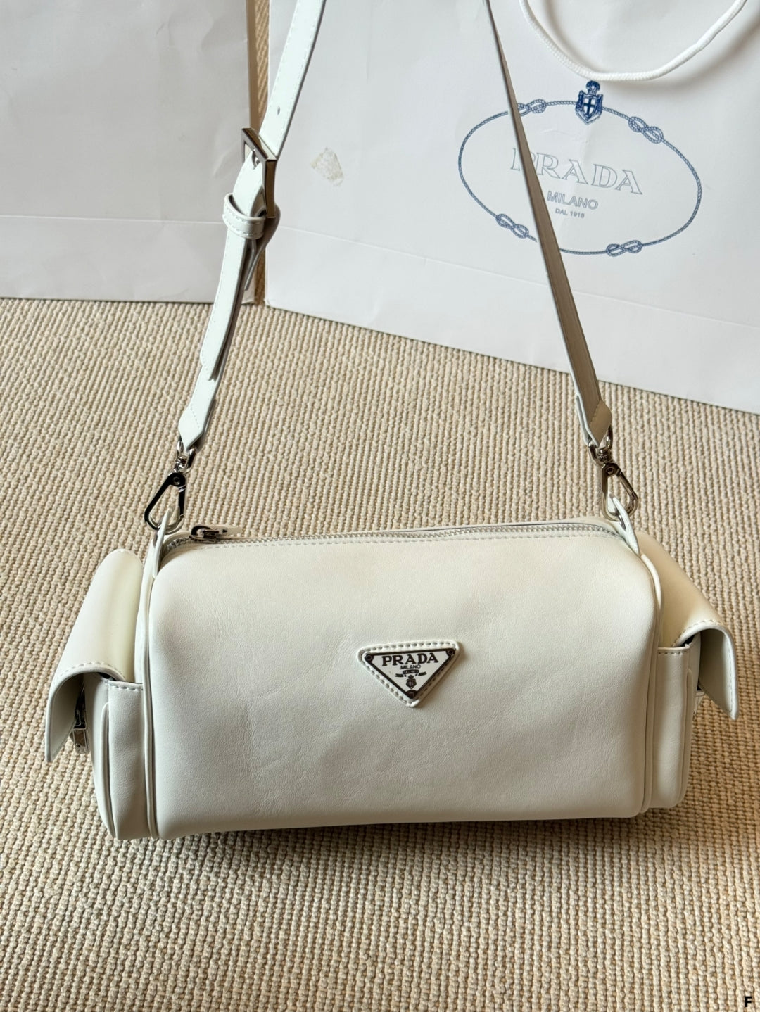 Nylon pocket cylinder bag