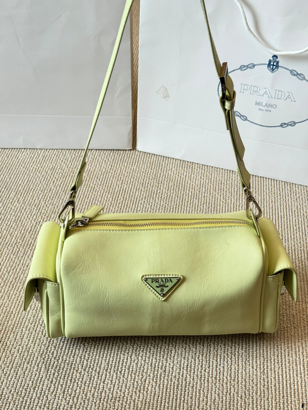 Nylon pocket cylinder bag