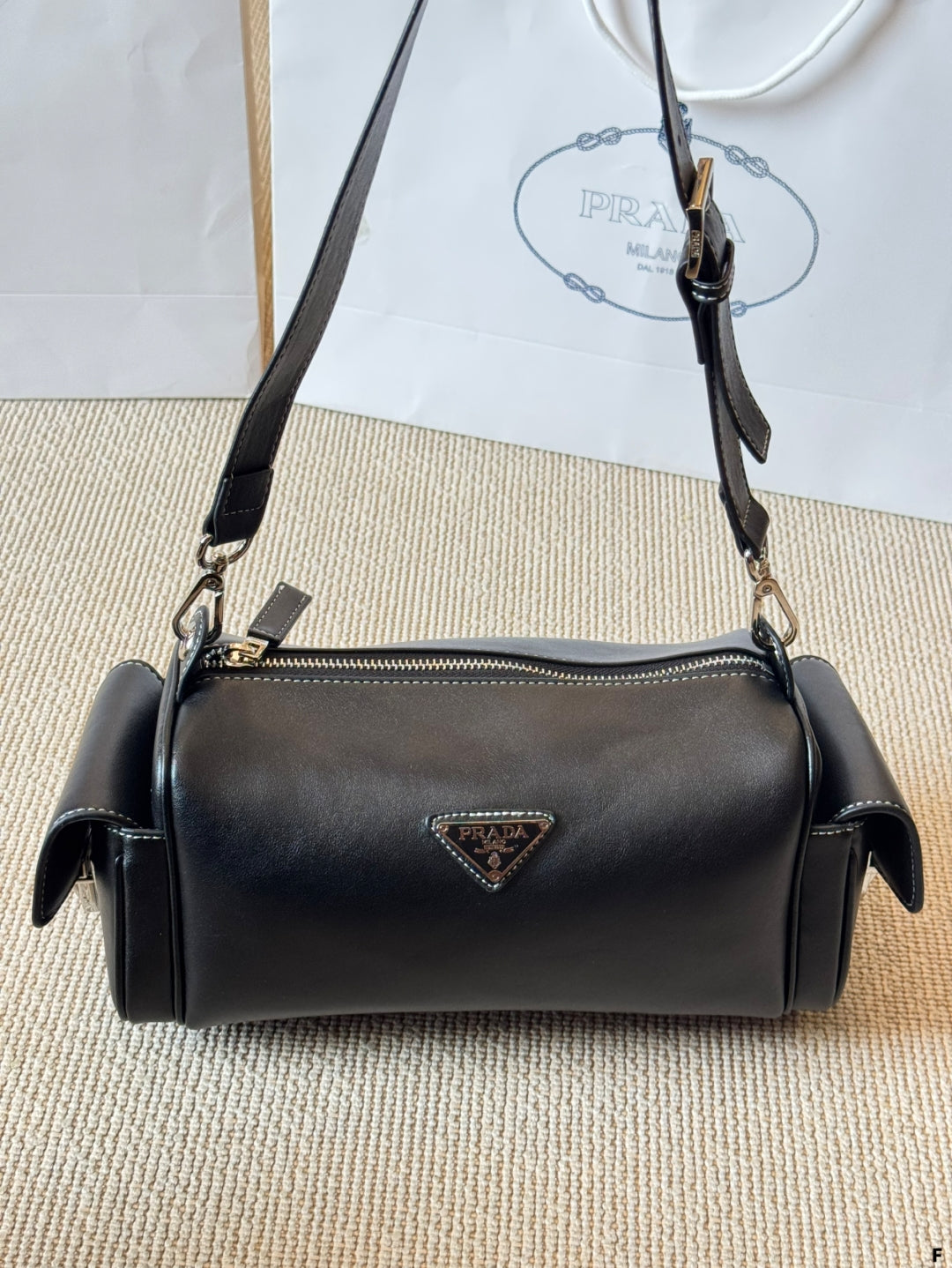 Nylon pocket cylinder bag