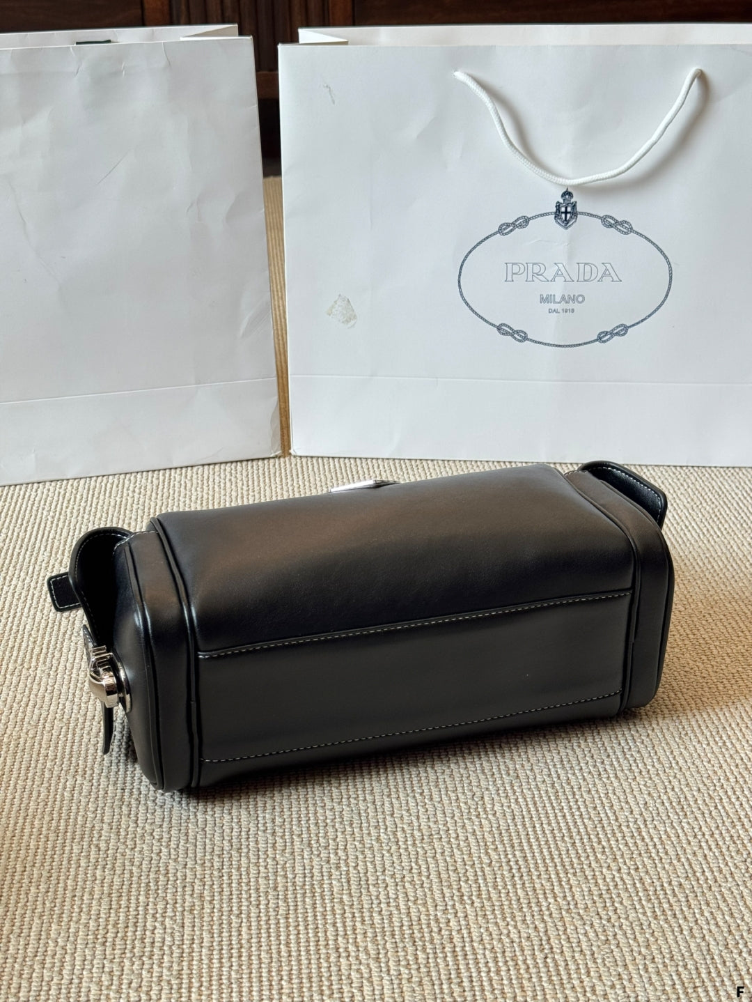 Nylon pocket cylinder bag