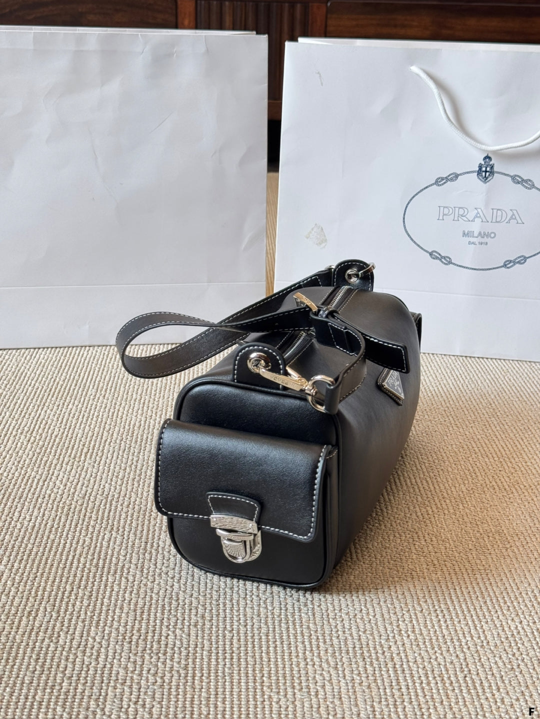 Nylon pocket cylinder bag