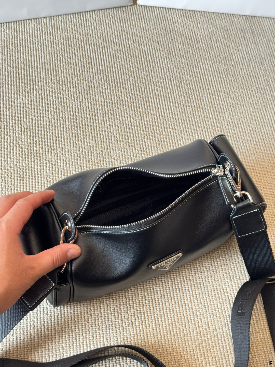 Nylon pocket cylinder bag