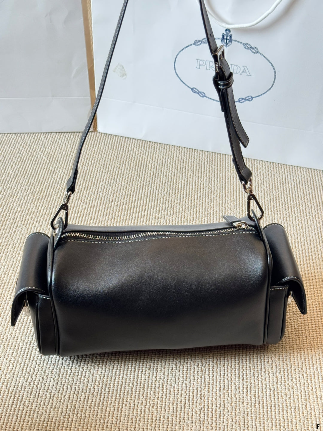 Nylon pocket cylinder bag