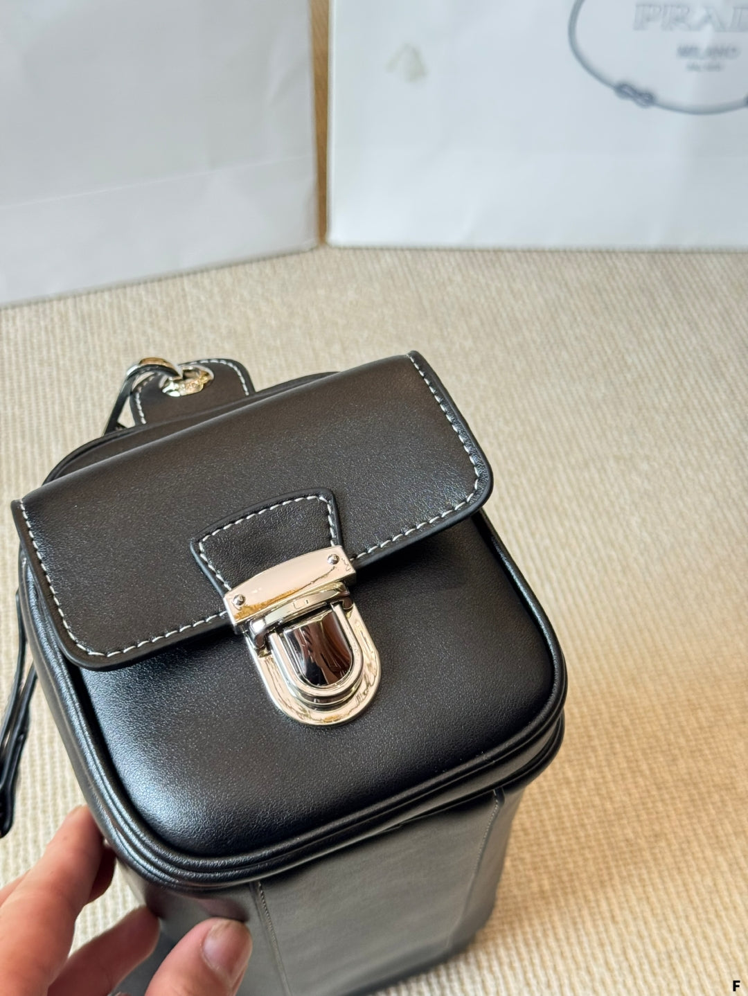 Nylon pocket cylinder bag