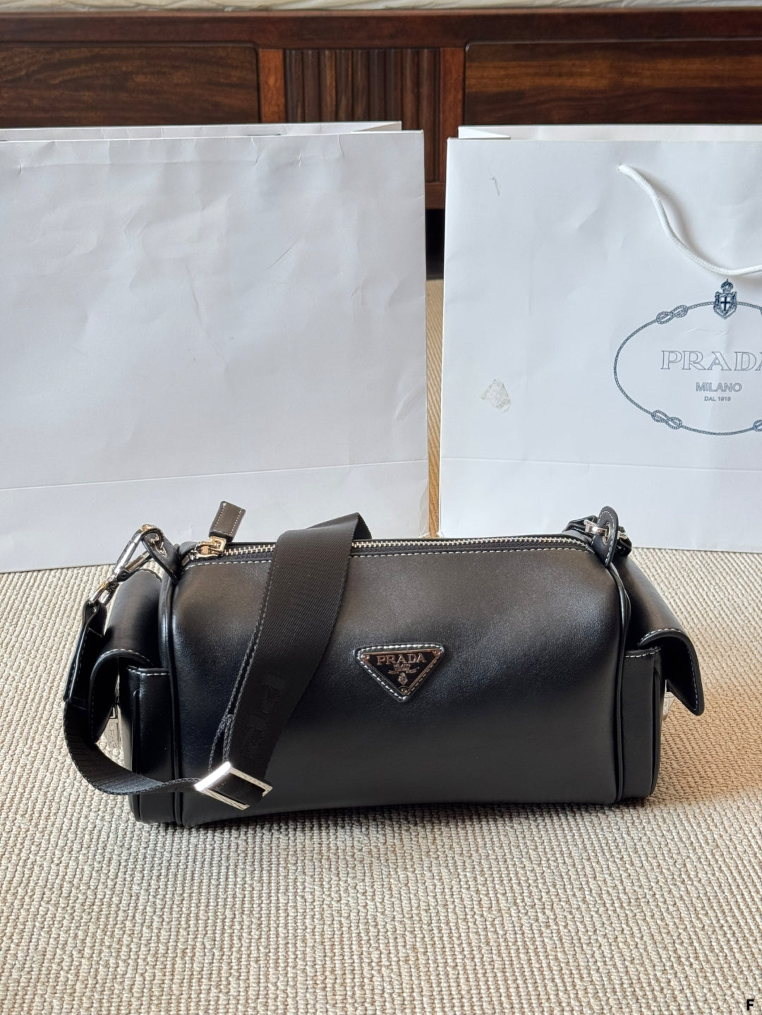 Nylon pocket cylinder bag