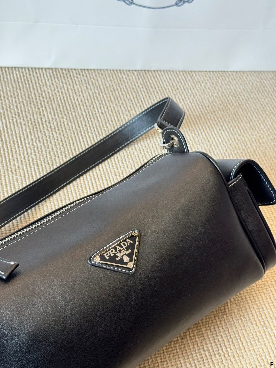 Nylon pocket cylinder bag