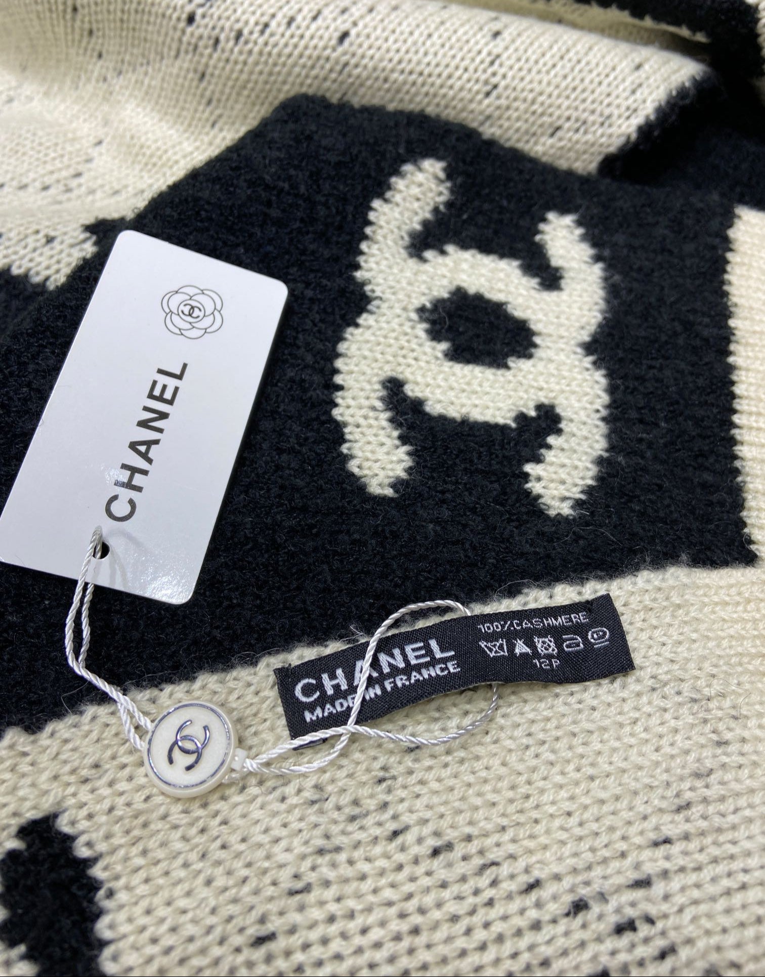 Alphanumeric pattern cashmere scarf