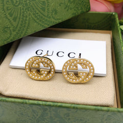 Fashionable mini pearl stud earrings